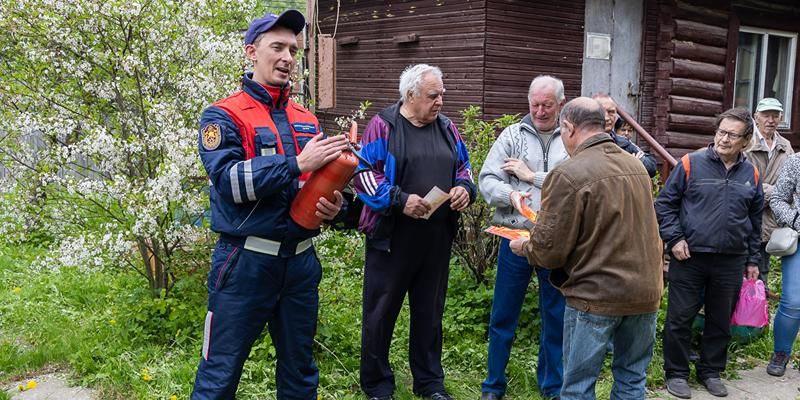 Дачный сезон готовимся к «жаркому» периоду со специалистами Пожарно-спасательного центра Москвы.jpg